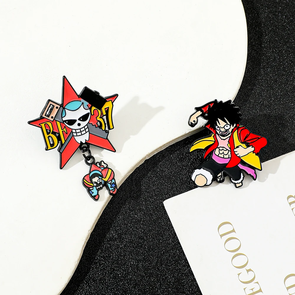 2 adet yaratıcı Anime broş kom - Anime Cosplay Luffy incelemesi ve fiyatı